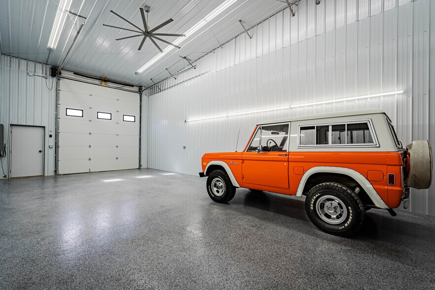 More Photos Of 100 Man Cave, Sunrise Beach Self Storage For Sale