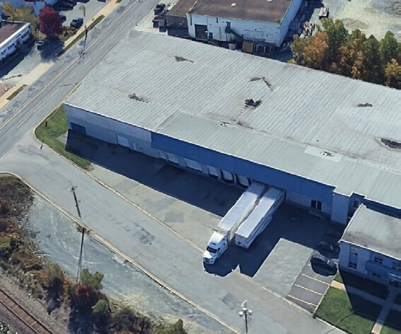 More Photos Of 21 Mccurdy Av, Dartmouth Distribution For Lease