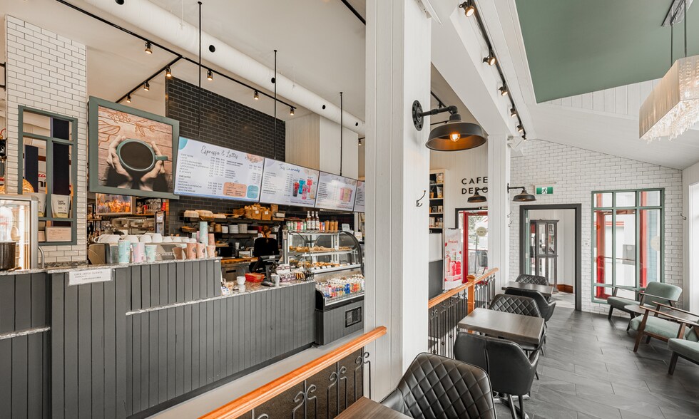 More Photos Of 105 Guindon, Saint-sauveur General Retail For Sale