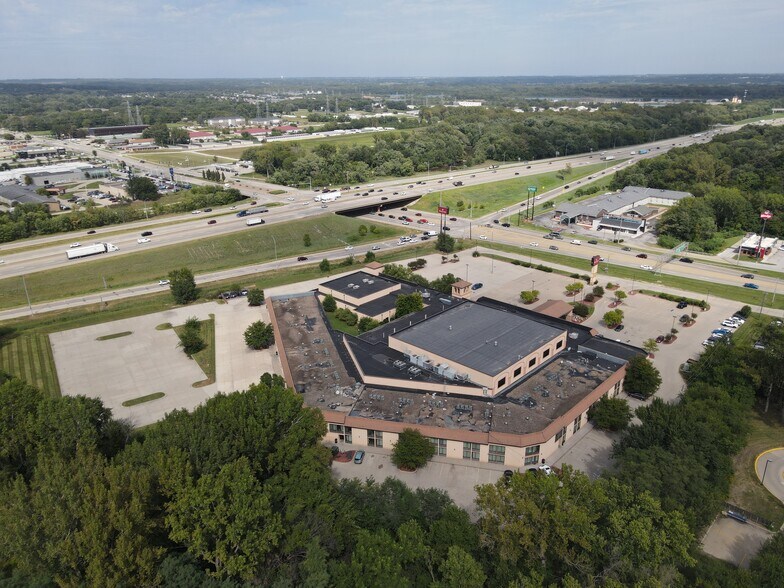 More Photos Of 5000 Merle Hay Rd, Des Moines Hotel For Sale