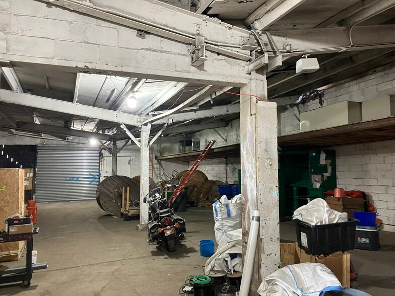 More Photos Of 27-21 51st St, Long Island City Warehouse For Lease