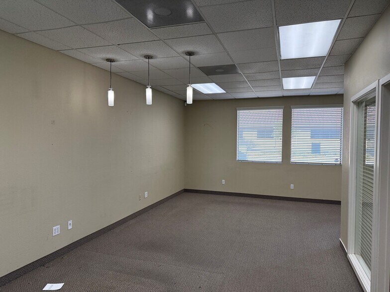 More Photos Of 1413 Bailey Dr, Hanford Office For Lease