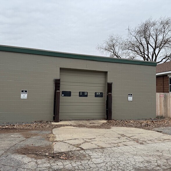 More Photos Of 726 S Broadway, Aurora Warehouse For Sale