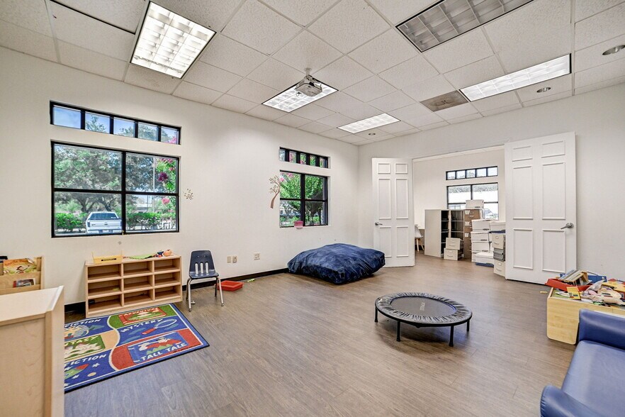 More Photos Of 2515 Cordes Dr, Sugar Land General Retail For Sale