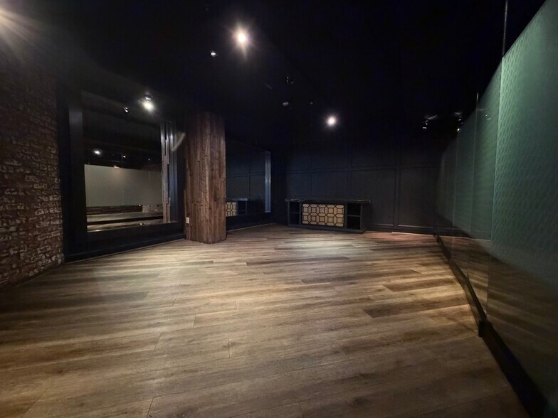 More Photos Of 800 W 6th St, Los Angeles Office For Lease