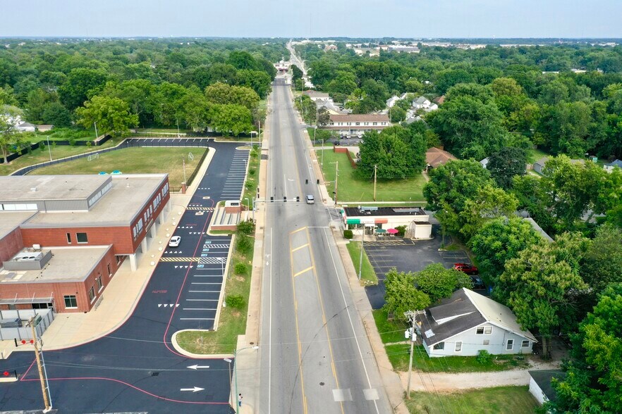 More Photos Of 834 E Division St, Springfield Restaurant For Sale