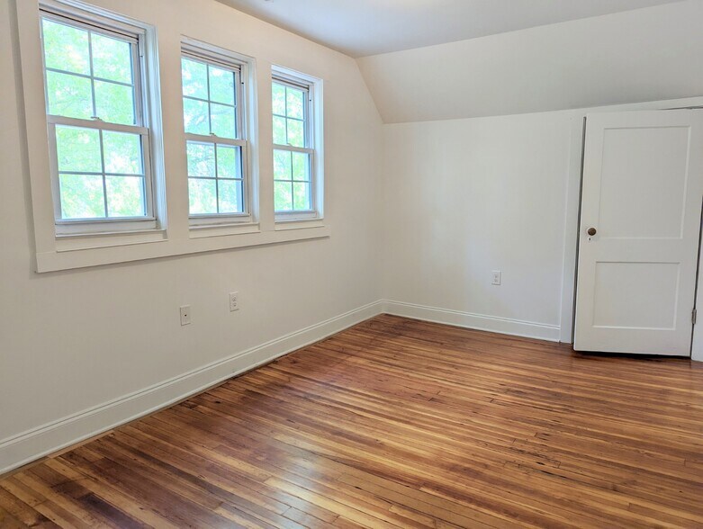 More Photos Of 9 East Ave, Greenville Office Residential For Sale