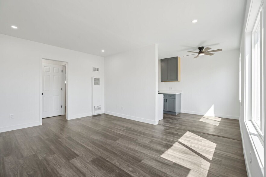 More Photos Of 925 W 84th St, Los Angeles Apartments For Sale