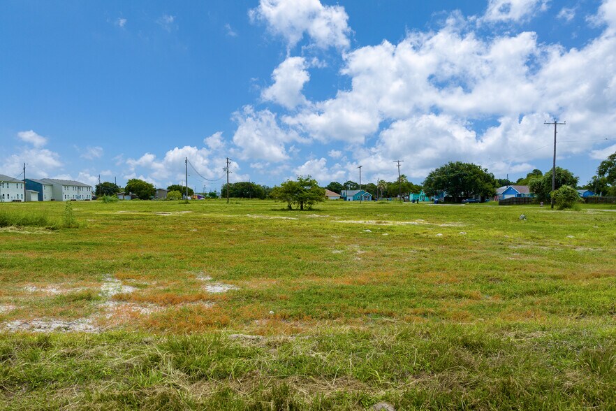 More Photos Of 1004 S Young St, Rockport Land For Sale