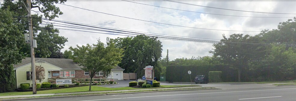 More Photos Of 530 Horseblock Rd, Farmingville Office For Sale