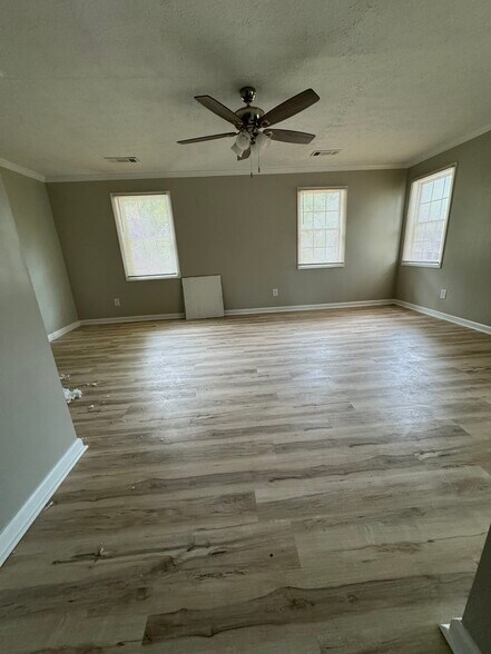 More Photos Of 5755 Stonewall Tell Rd, Atlanta Office For Sale