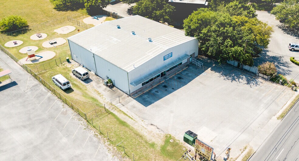 More Photos Of 3838 West Ave, San Antonio Warehouse For Sale