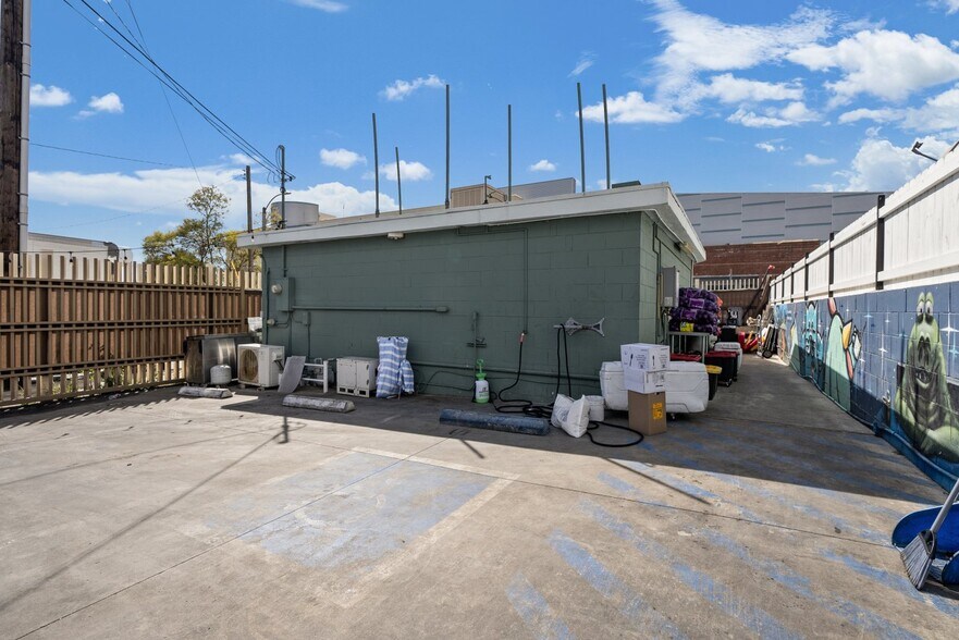 More Photos Of 920 N Bonnie Beach Pl, Los Angeles Freestanding For Sale