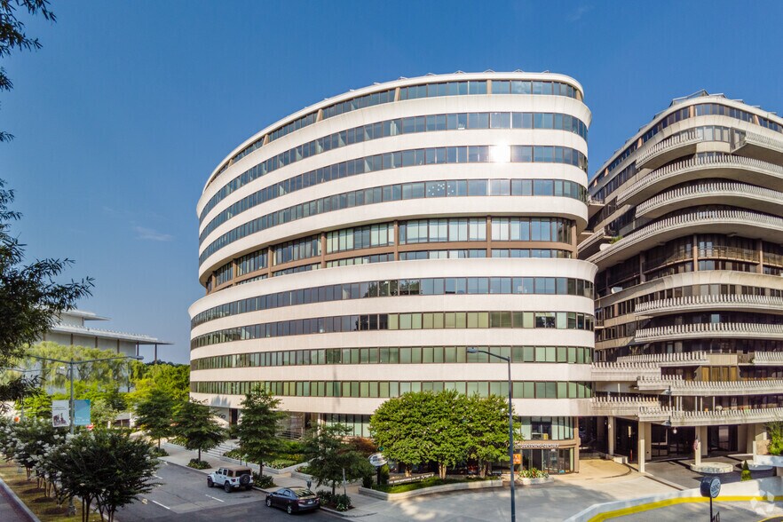 More Photos Of 600 New Hampshire Ave NW, Washington Office For Sale