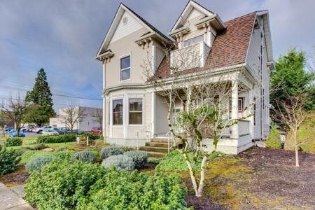 More Photos Of 707 NE 5th St, McMinnville Office For Sale