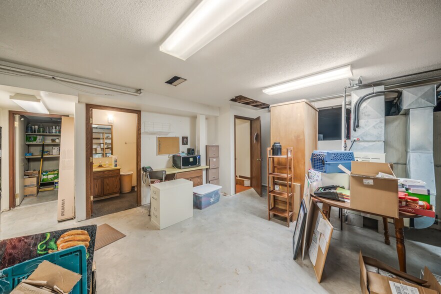 More Photos Of 645 Hawthorne Dr, Omro Veterinarian Kennel For Sale