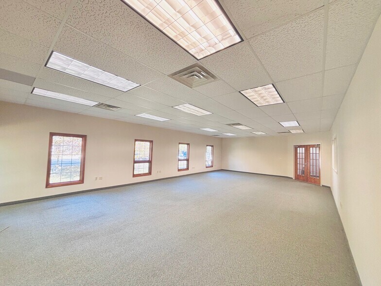 More Photos Of 27911 Clemens Rd, Westlake Office Residential For Lease