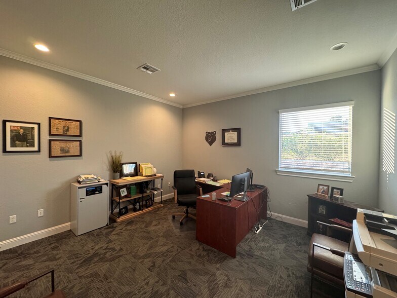 More Photos Of 15130 Badger Ranch Blvd, Woodway Medical For Lease