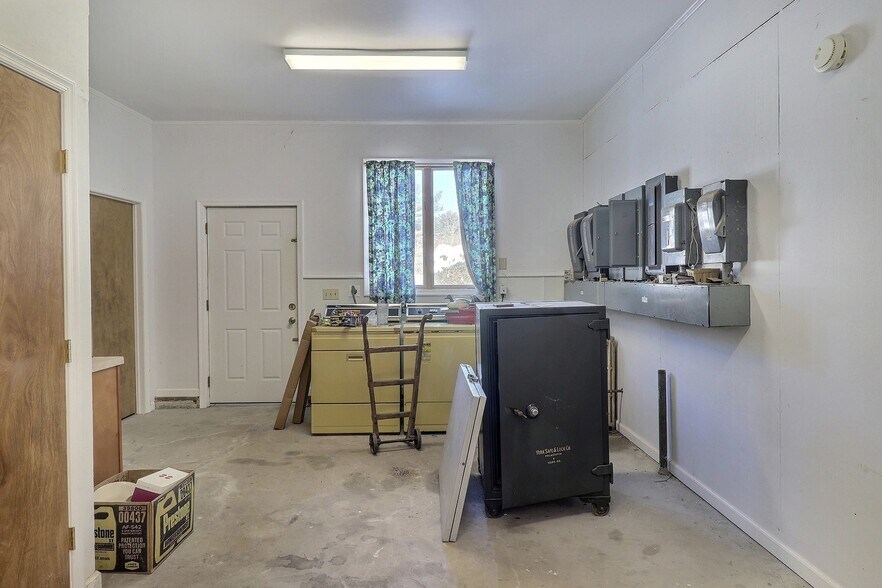 More Photos Of 306 Merwinsburg Rd, Effort Apartments For Sale