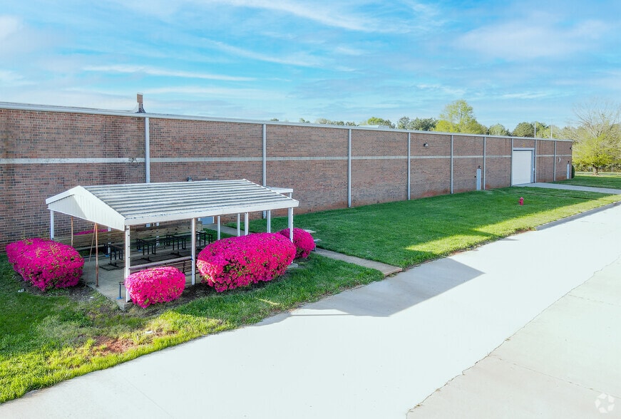 More Photos Of 192 Murdock Rd, Troutman Manufacturing For Sale