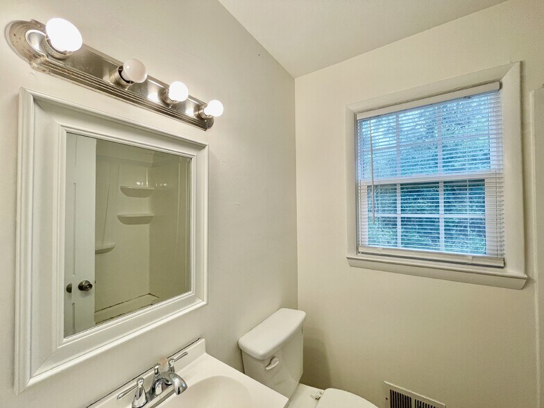 More Photos Of 812-830 Pilot Ave, Fayetteville Multifamily For Sale