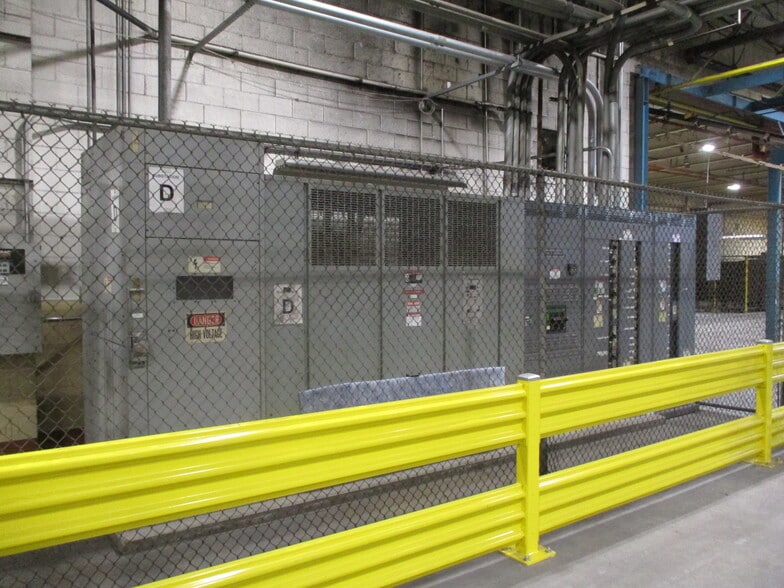 More Photos Of 2800 Estes St, Norton Shores Manufacturing For Sale