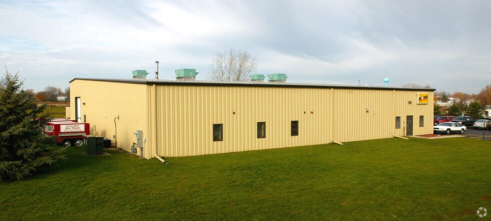 More Photos Of W204N16635 Jackson Dr, Jackson Service For Lease