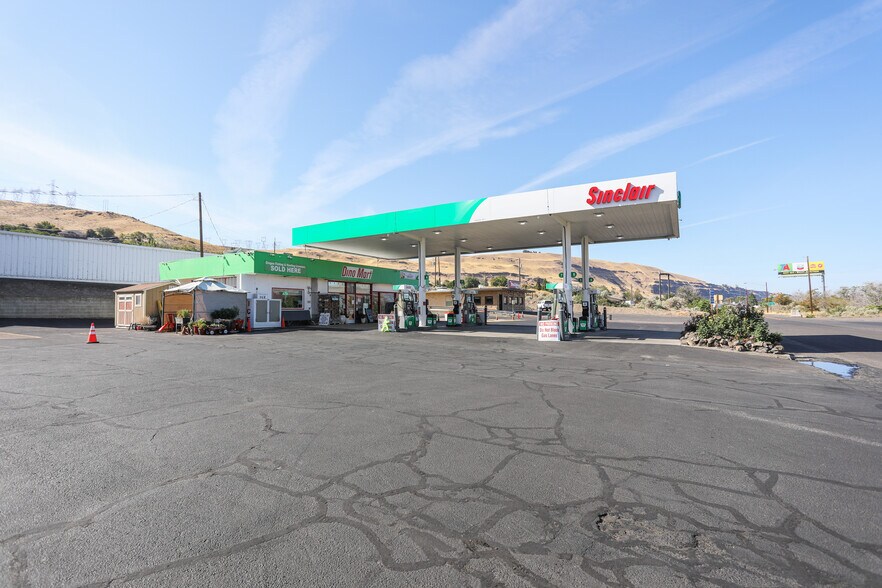 More Photos Of 606 E 1st, Rufus Convenience Store For Sale