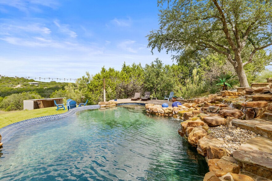 More Photos Of 4607 R O Dr, Spicewood Lodge Meeting Hall For Sale