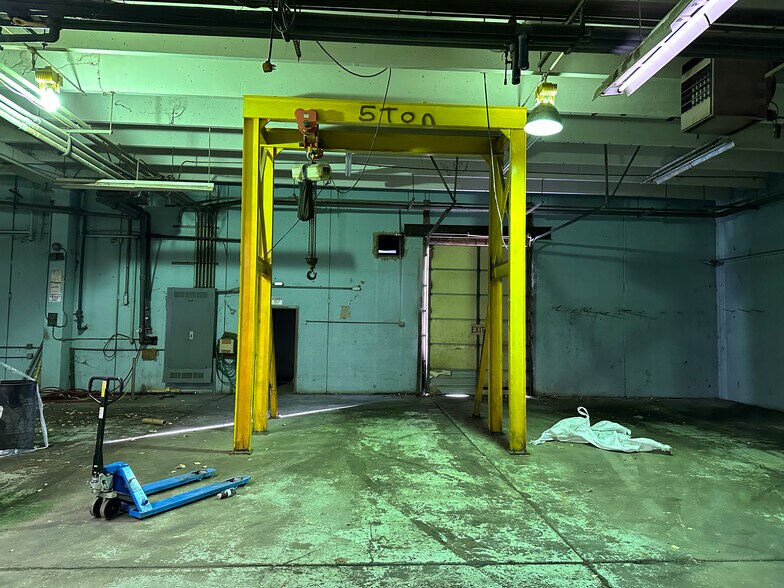 More Photos Of 126 S Griffith St, El Dorado Warehouse For Sale