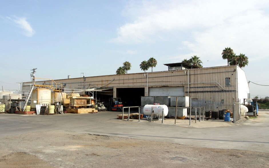 More Photos Of 3200 E 29th St, Long Beach Showroom For Sale