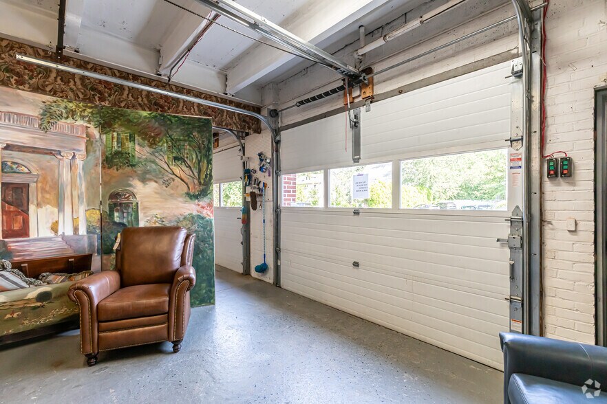 More Photos Of 830 Farmington Ave, West Hartford General Retail For Lease