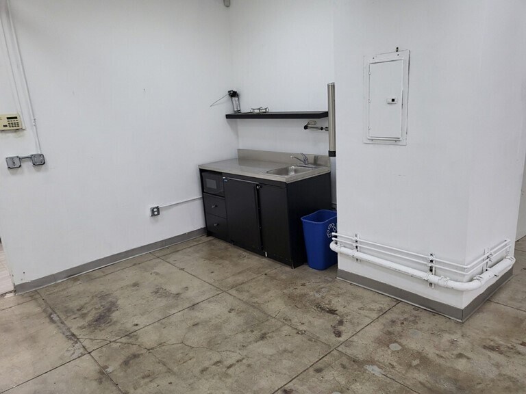 More Photos Of 64 W 48th St, New York Office For Lease