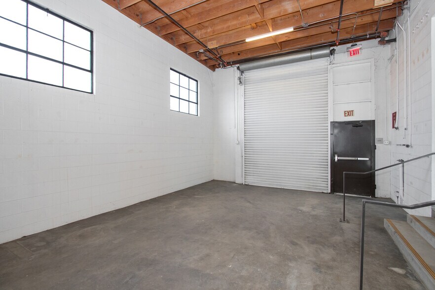 More Photos Of 6325 San Fernando Rd, Glendale Mixed Retail For Lease