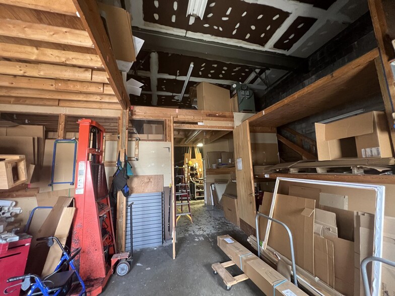 More Photos Of 1134 E Main St, Luray Service For Sale