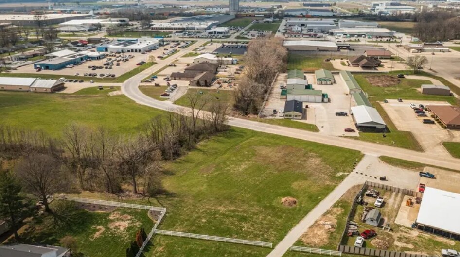 More Photos Of 2300 Hoffman Dr, Effingham Auto Repair For Sale