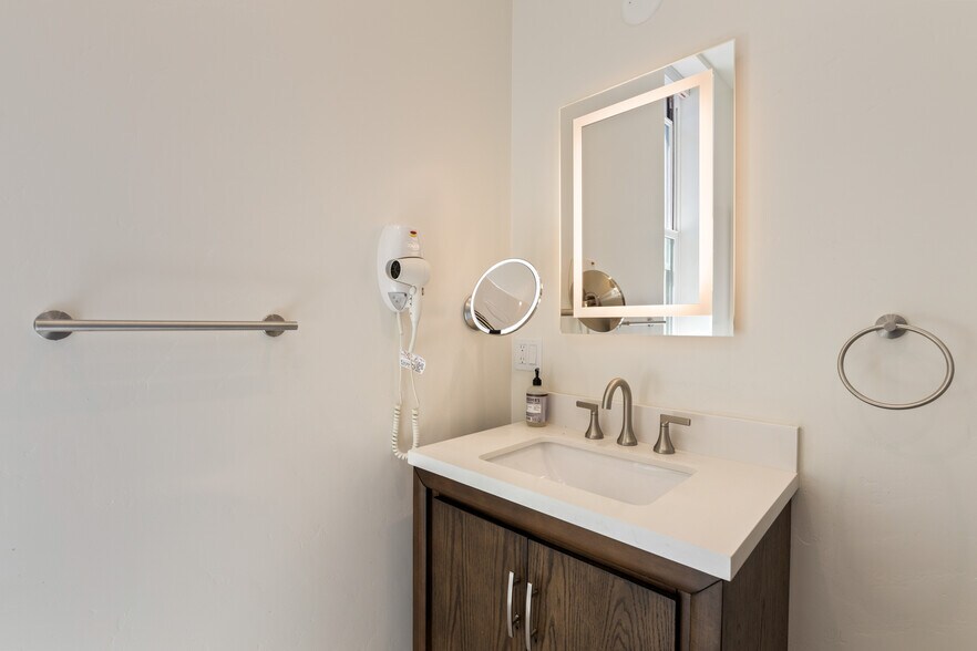 More Photos Of 302 N Main St, Lakeport Storefront For Sale