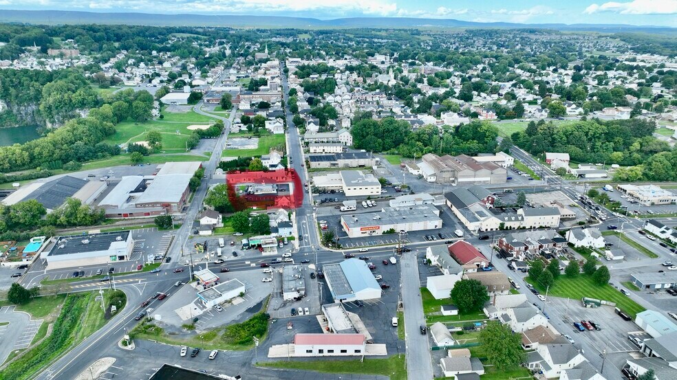 More Photos Of 550 S Main St, Nazareth General Retail For Sale