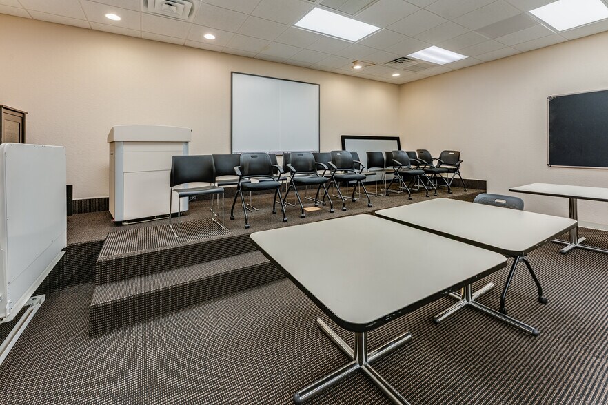 More Photos Of 8660 S Tamiami Trl, Sarasota Office For Sale