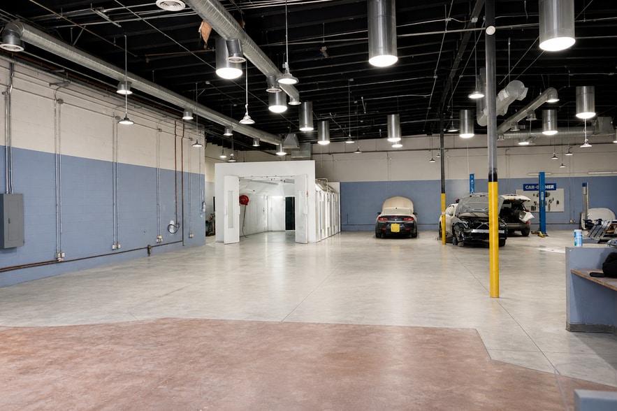 More Photos Of 10923 Randall St, Sun Valley Warehouse For Lease