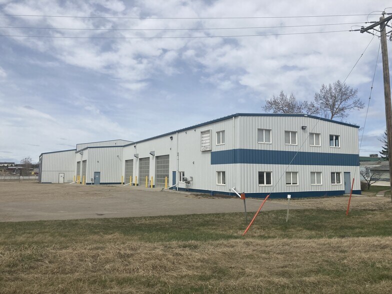 More Photos Of 253 Burnt Park Dr, Red Deer County Service For Sale