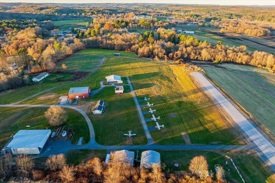 More Photos Of 89 Route 169, Woodstock Airport For Sale