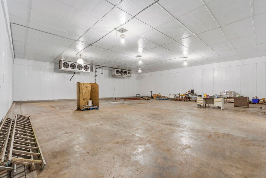 More Photos Of 306 SE Highway AA, Clinton Industrial For Sale