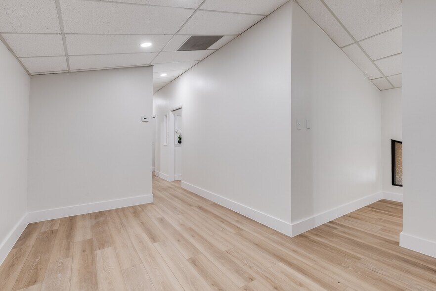 More Photos Of 12989 Jupiter Rd, Dallas Office For Sale