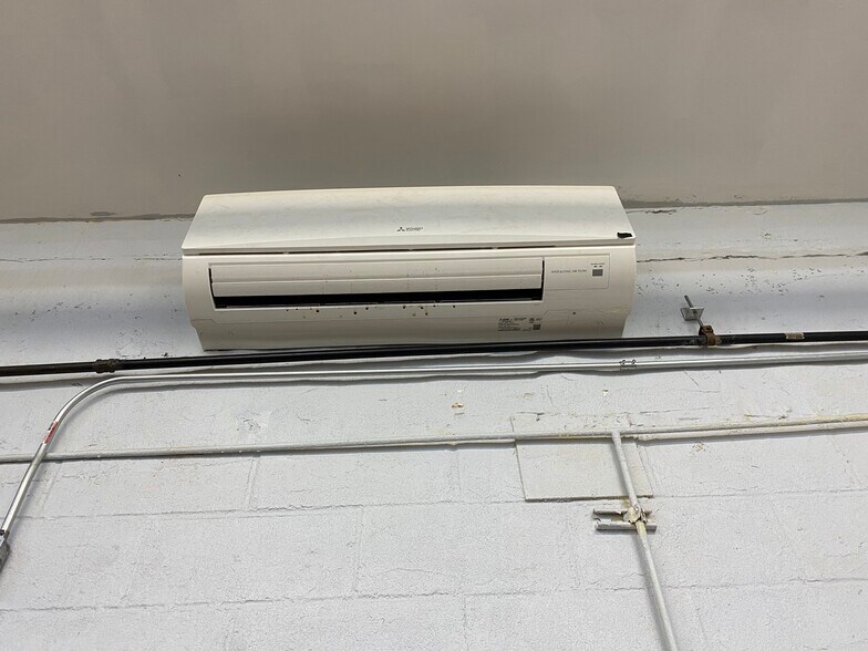 More Photos Of 206-04-206-24 Hillside Ave, Queens Village Storefront For Lease