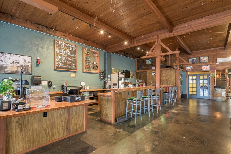 More Photos Of 926 E Main St, Cottage Grove Restaurant For Sale