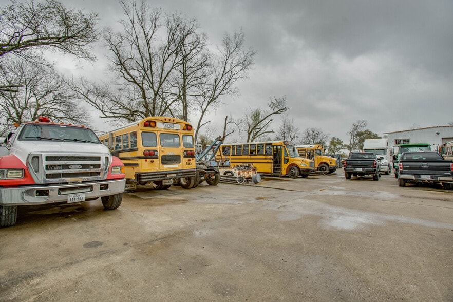 More Photos Of 113 Pin Oak Dr, Highlands Contractor Storage Yard For Sale