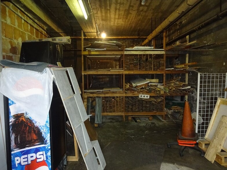 More Photos Of 201 N Penn Ave, Independence Office For Sale