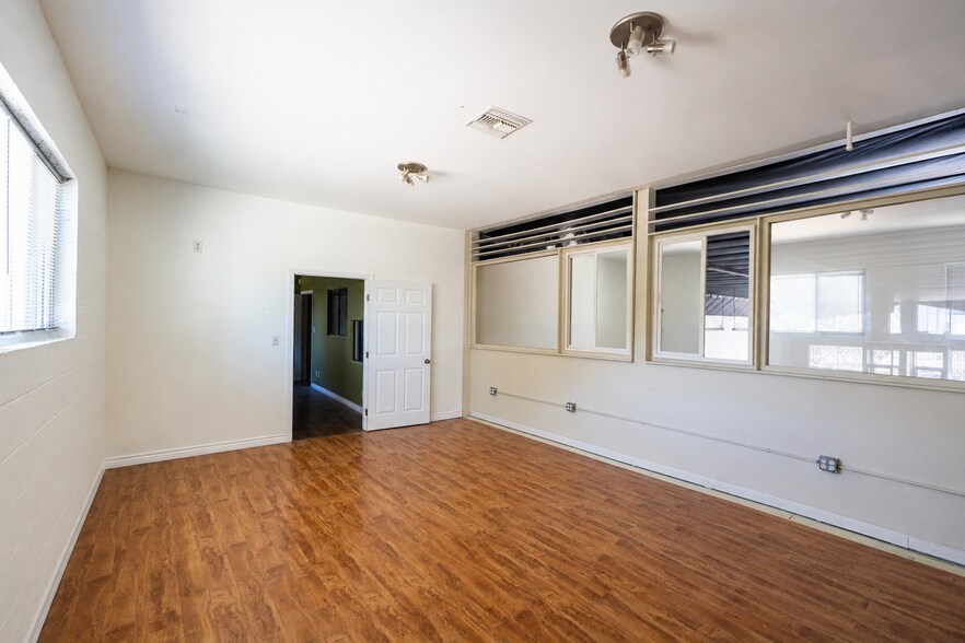 More Photos Of 4136 Eagle Rock Blvd, Los Angeles Storefront For Sale