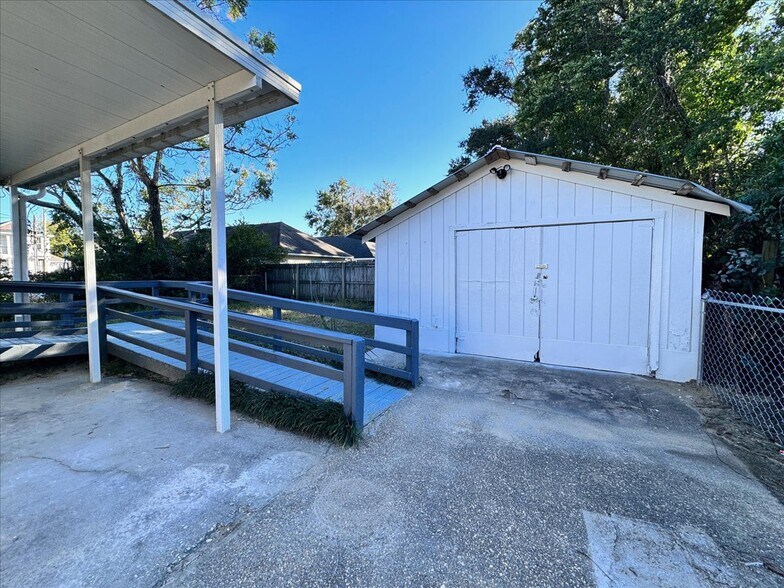 More Photos Of 1007 W Wright St, Pensacola Specialty For Sale